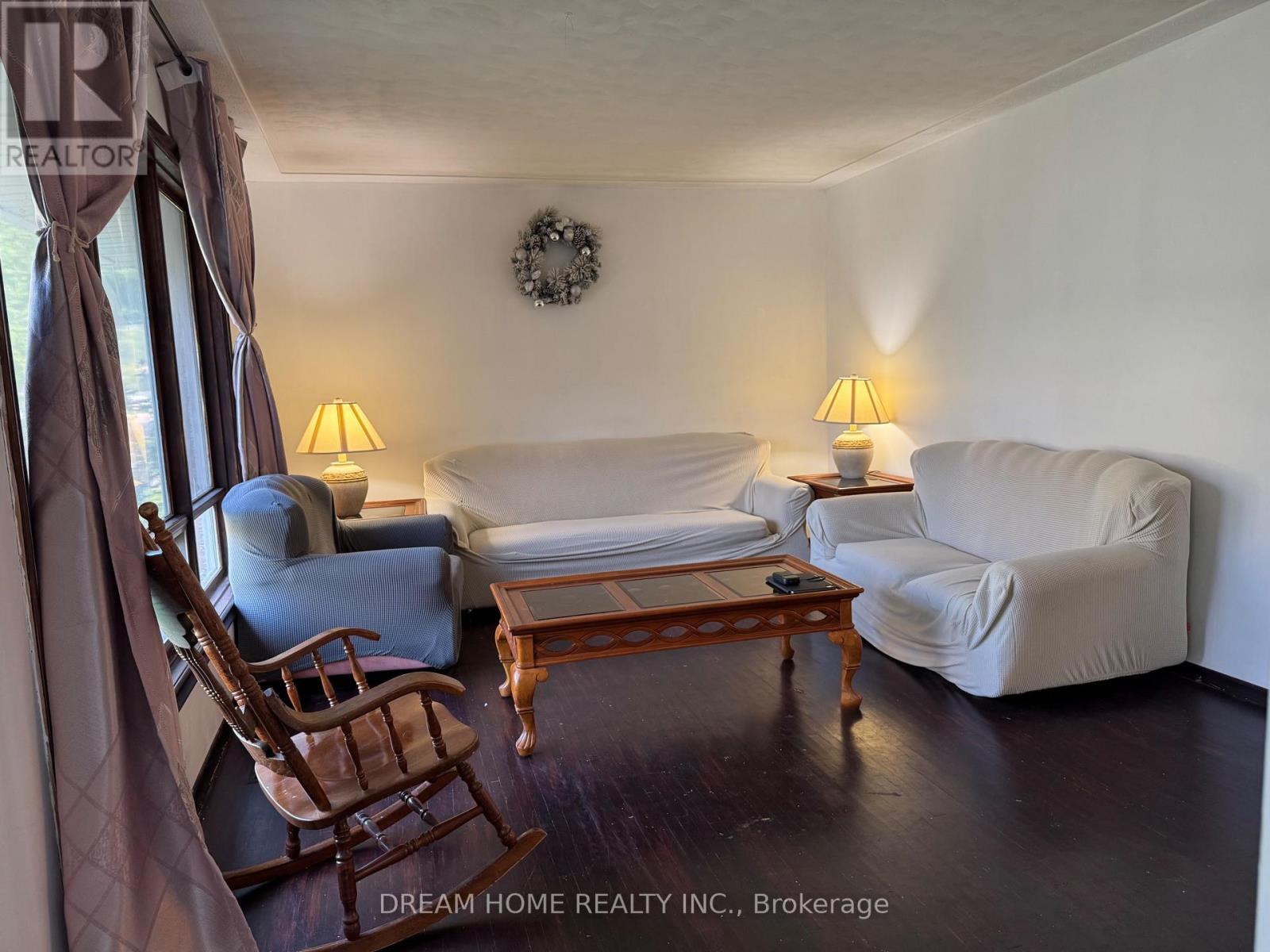 48 Meadowlark Drive, Hamilton, ON - Indoor Photo Showing Living Room