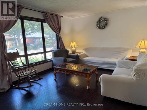 48 Meadowlark Drive, Hamilton, ON - Indoor Photo Showing Living Room