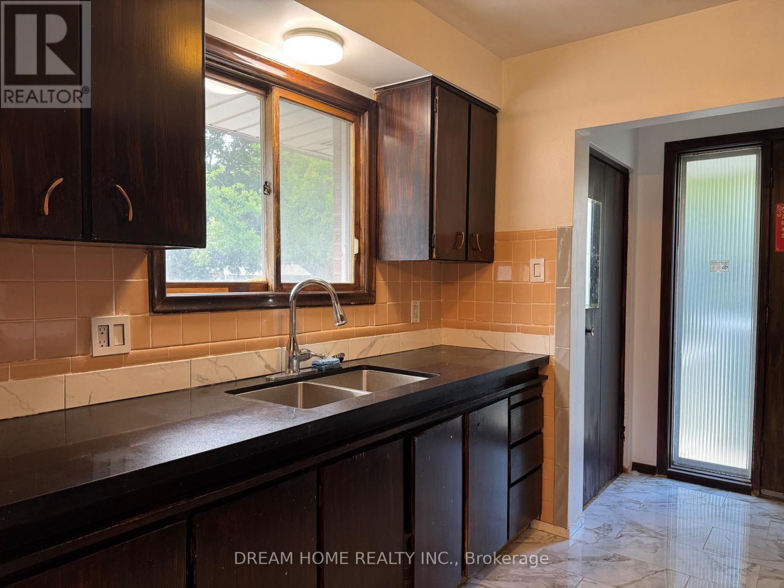 48 Meadowlark Drive, Hamilton, ON - Indoor Photo Showing Kitchen With Double Sink