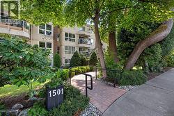 401 1501 Richmond Ave Victoria, BC V8R 4P7