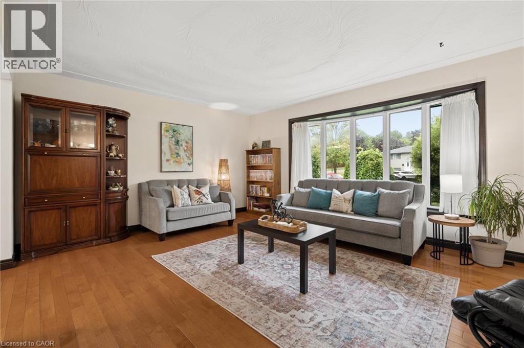 8 Perin Place, Kitchener, ON - Indoor Photo Showing Living Room