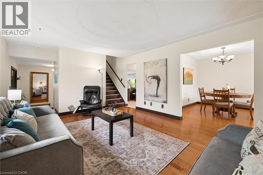 8 Perin Place, Kitchener, ON - Indoor Photo Showing Living Room
