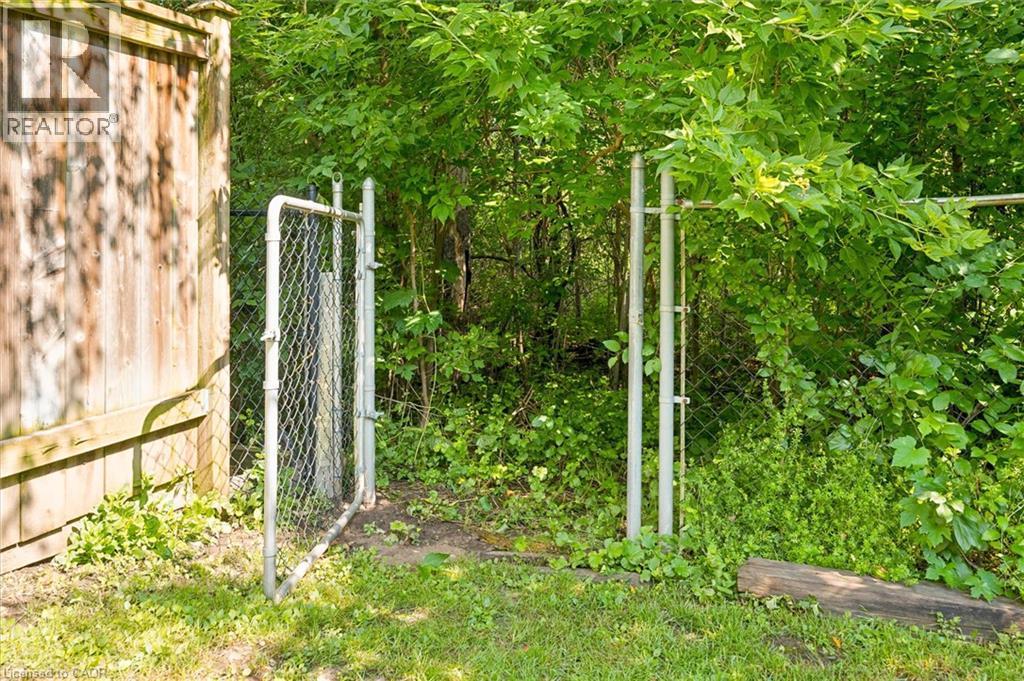 8 Perin Place, Kitchener, ON - Outdoor