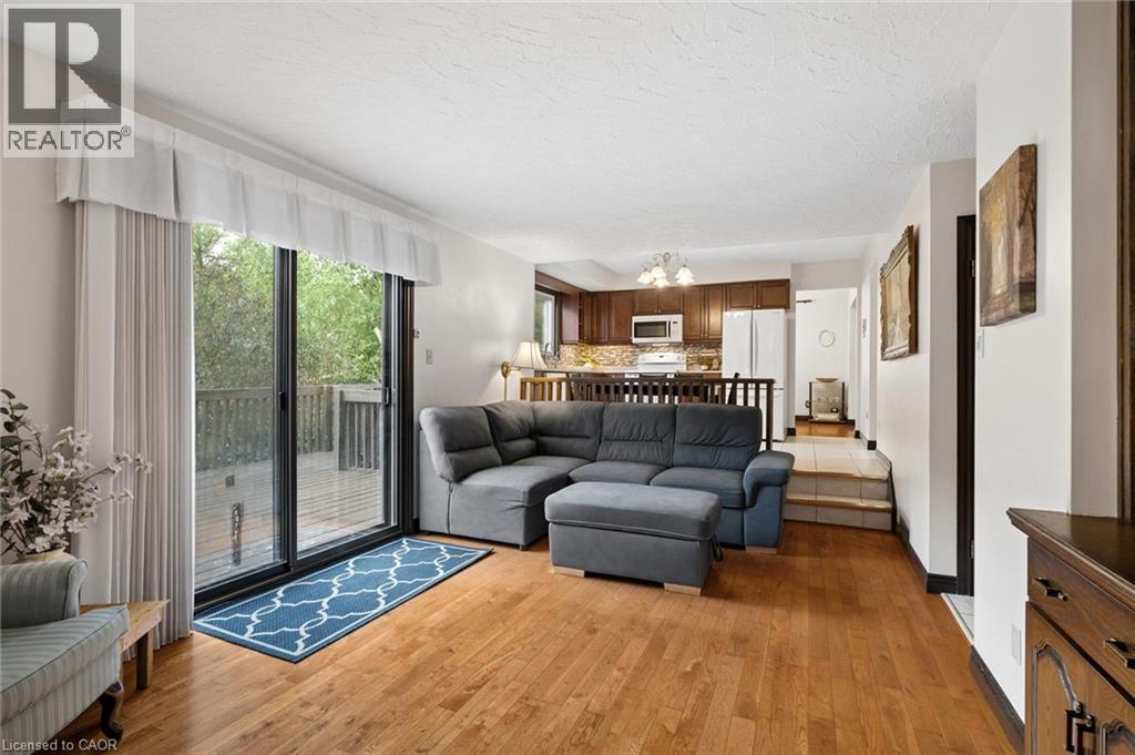 8 Perin Place, Kitchener, ON - Indoor Photo Showing Living Room