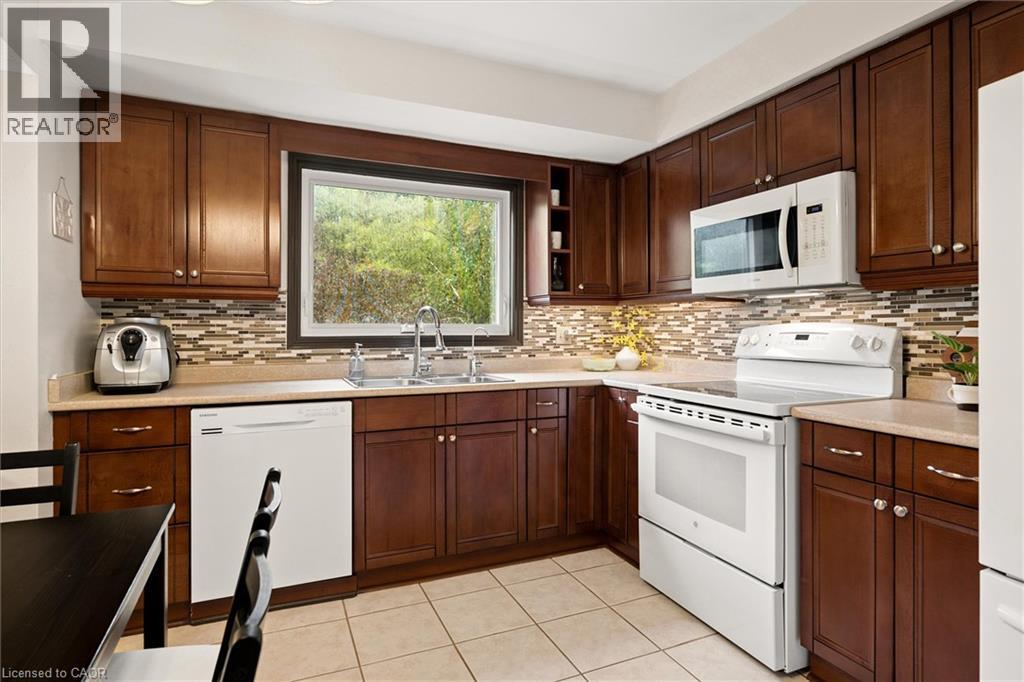 8 Perin Place, Kitchener, ON - Indoor Photo Showing Kitchen With Double Sink