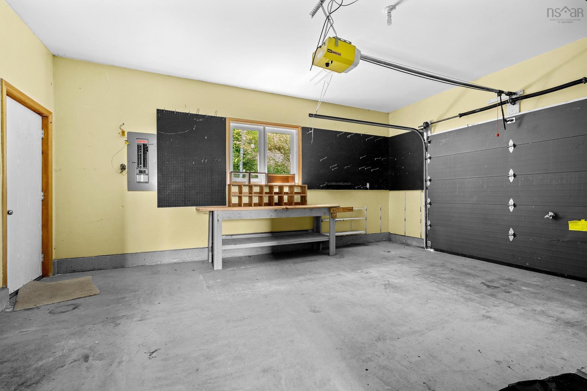 4145 Highway 329, Bayswater, NS - Indoor Photo Showing Garage