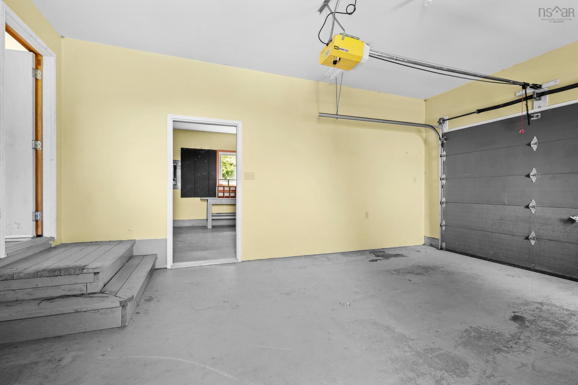 4145 Highway 329, Bayswater, NS - Indoor Photo Showing Garage