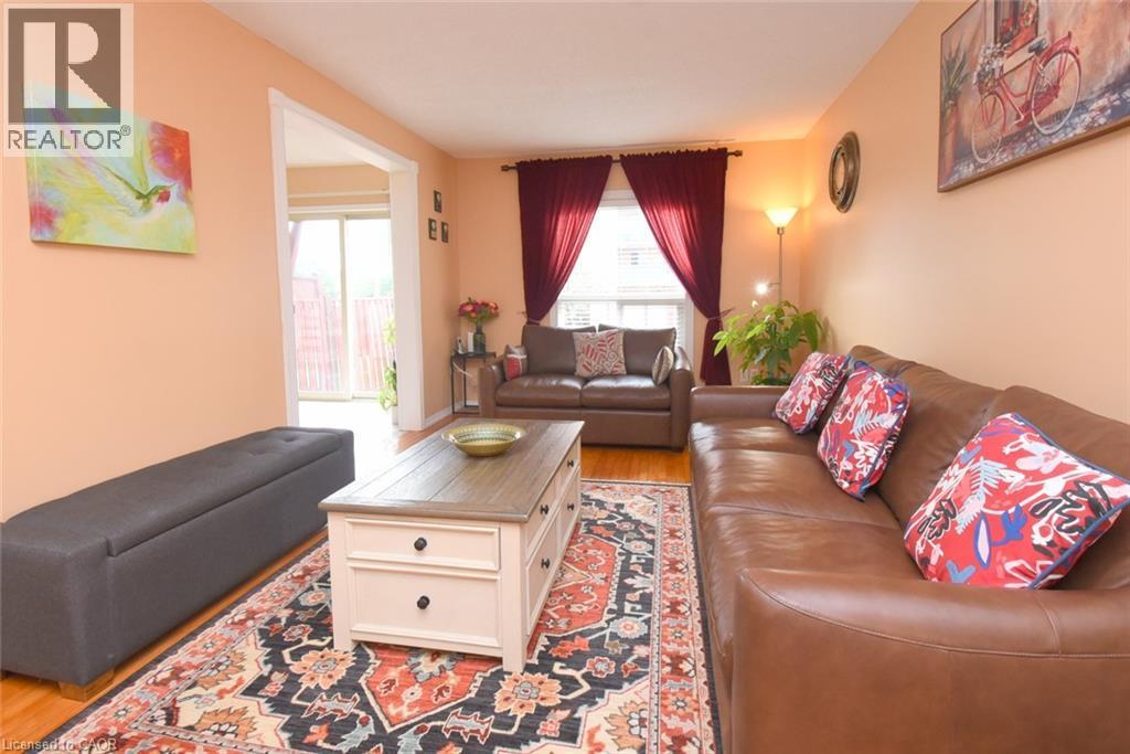57 Townmansion Drive, Hamilton, ON - Indoor Photo Showing Living Room
