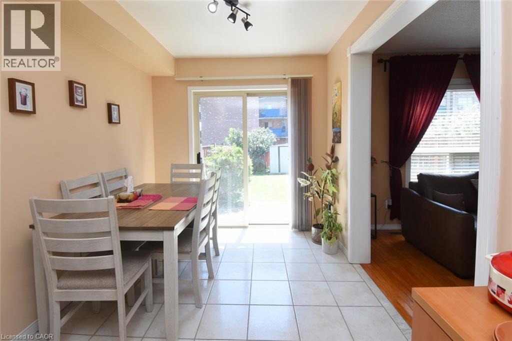57 Townmansion Drive, Hamilton, ON - Indoor Photo Showing Dining Room