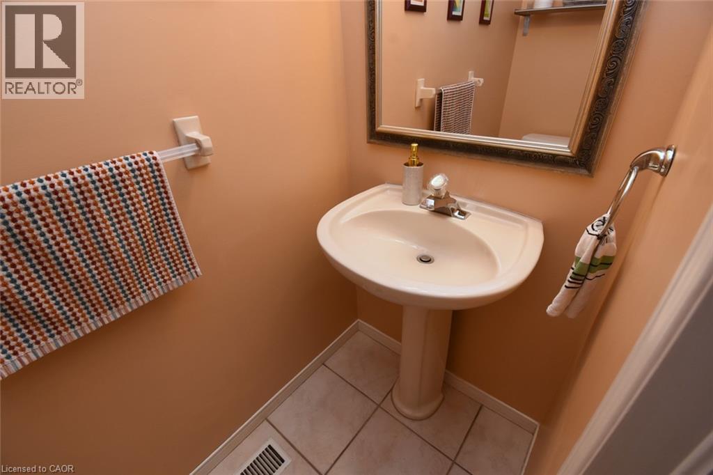 57 Townmansion Drive, Hamilton, ON - Indoor Photo Showing Bathroom