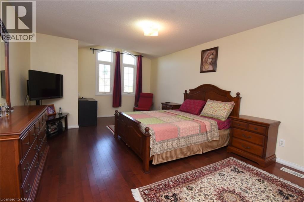 57 Townmansion Drive, Hamilton, ON - Indoor Photo Showing Bedroom