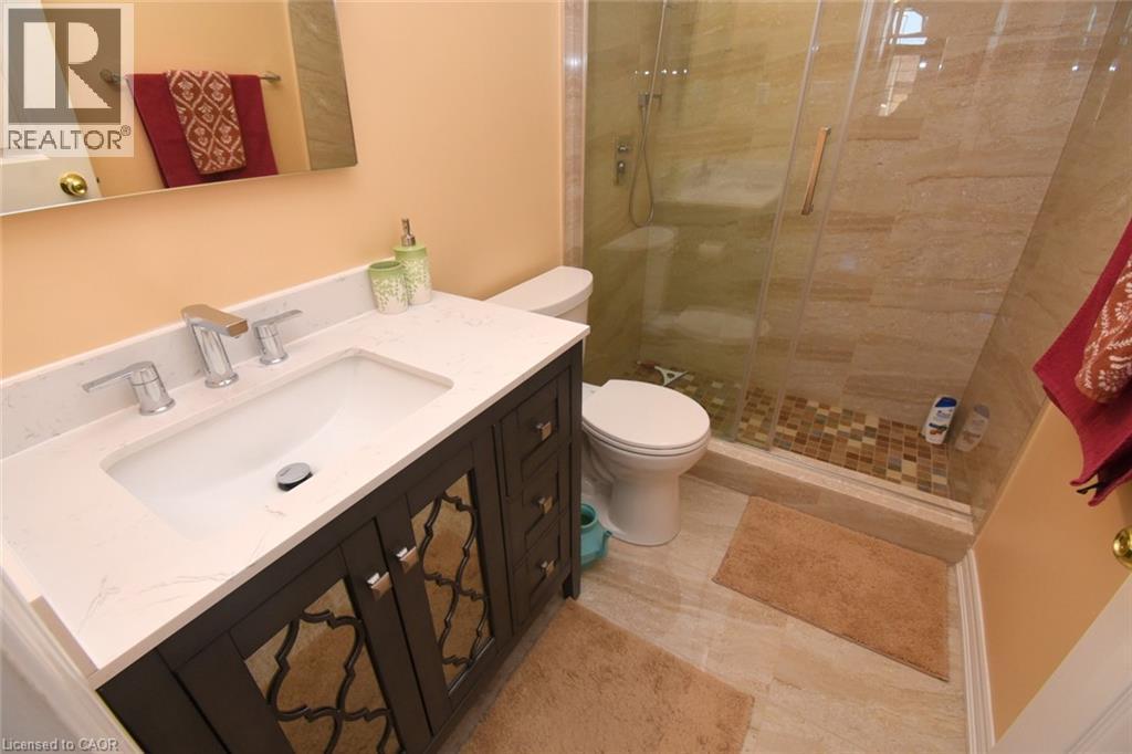 57 Townmansion Drive, Hamilton, ON - Indoor Photo Showing Bathroom