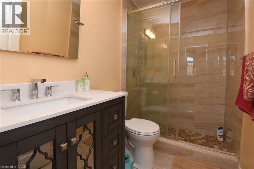 57 Townmansion Drive, Hamilton, ON - Indoor Photo Showing Bathroom