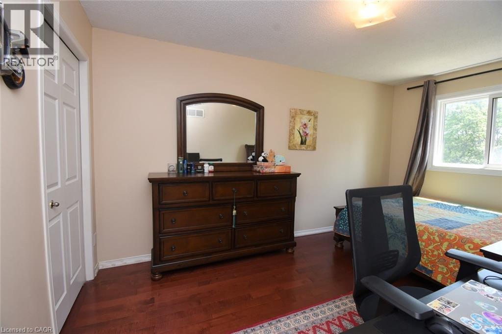 57 Townmansion Drive, Hamilton, ON - Indoor Photo Showing Bedroom