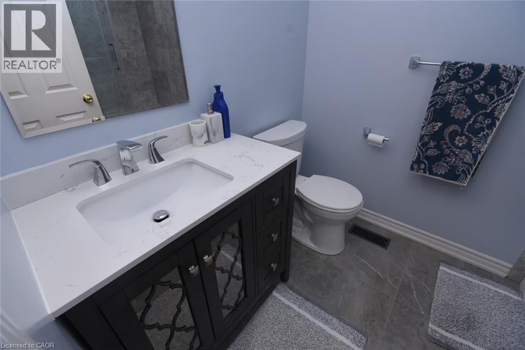 57 Townmansion Drive, Hamilton, ON - Indoor Photo Showing Bathroom