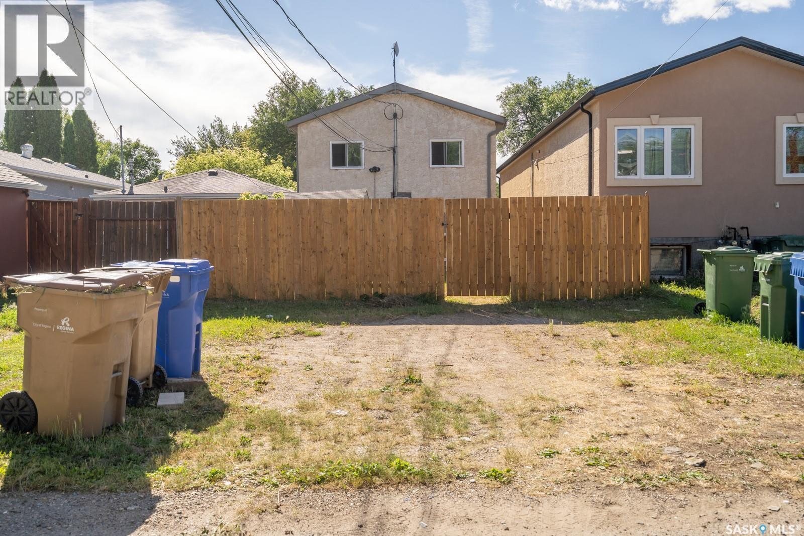 425 Lorne Street, Regina, SK - Outdoor With Exterior