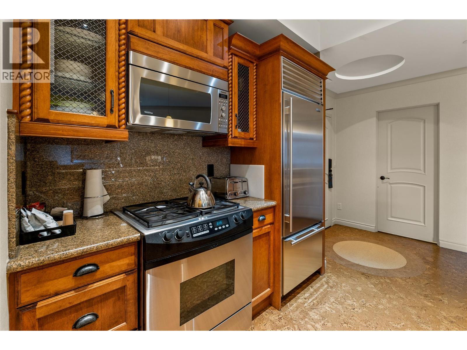 1288 Water Street N Unit# 350 L12, Kelowna, BC - Indoor Photo Showing Kitchen