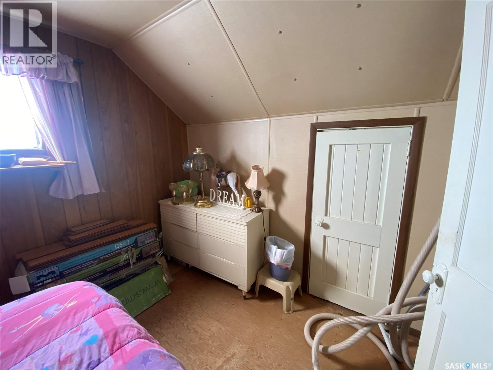 819 3Rd Avenue N, Alsask, SK - Indoor Photo Showing Bedroom