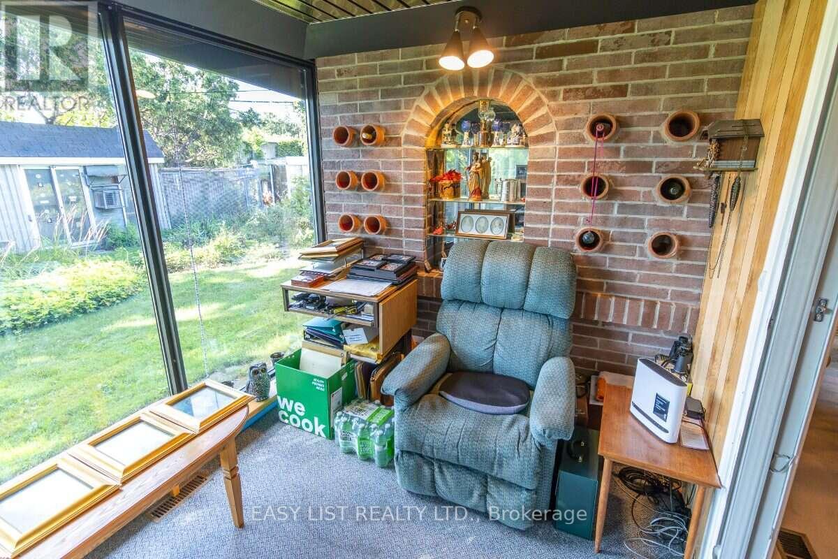 1999 Garfield Avenue, Ottawa, ON -