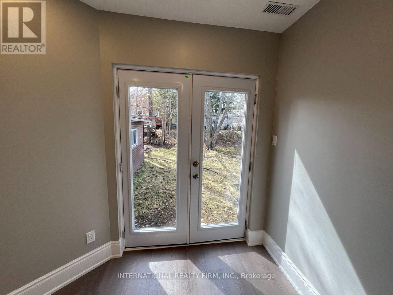 Main- Half - 73 Murray Drive, Aurora, ON - Indoor Photo Showing Other Room