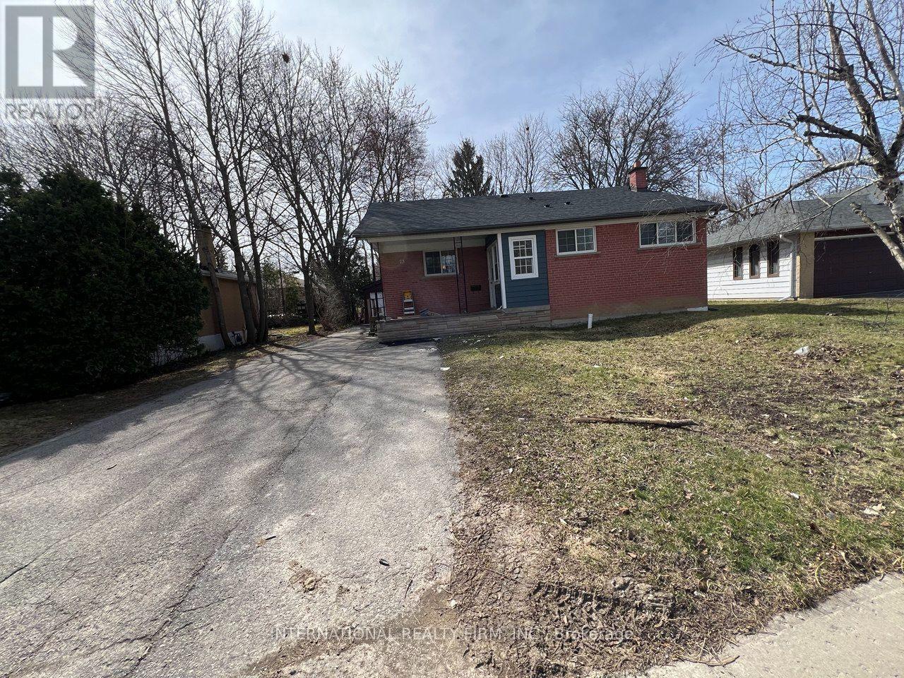 Main- Half - 73 Murray Drive, Aurora, ON - Outdoor