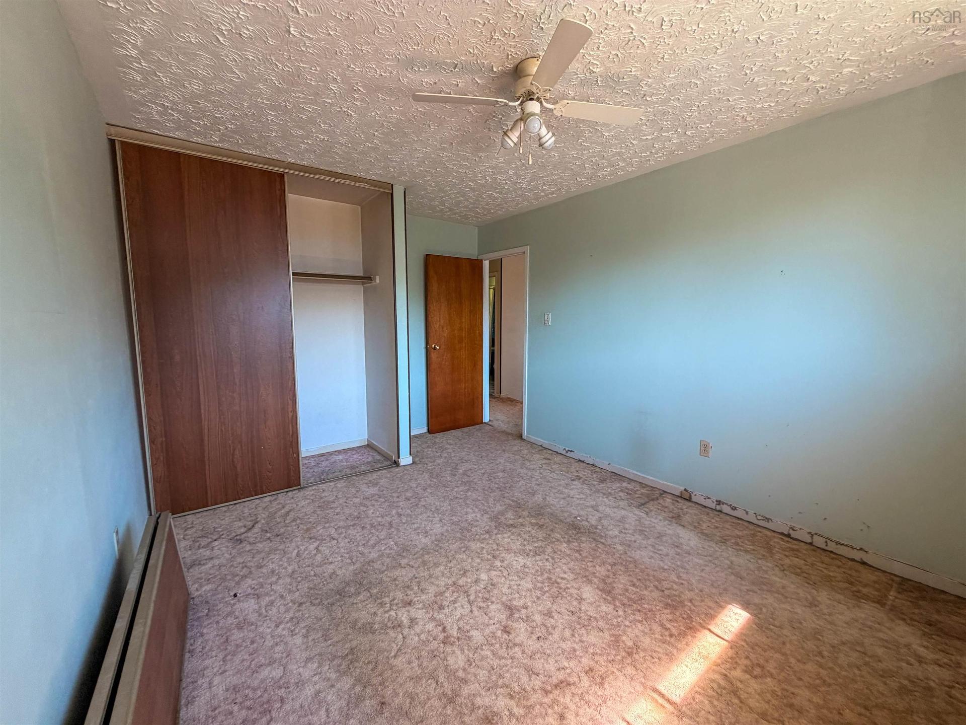 19 Brompton Road, Dartmouth, NS - Indoor Photo Showing Other Room