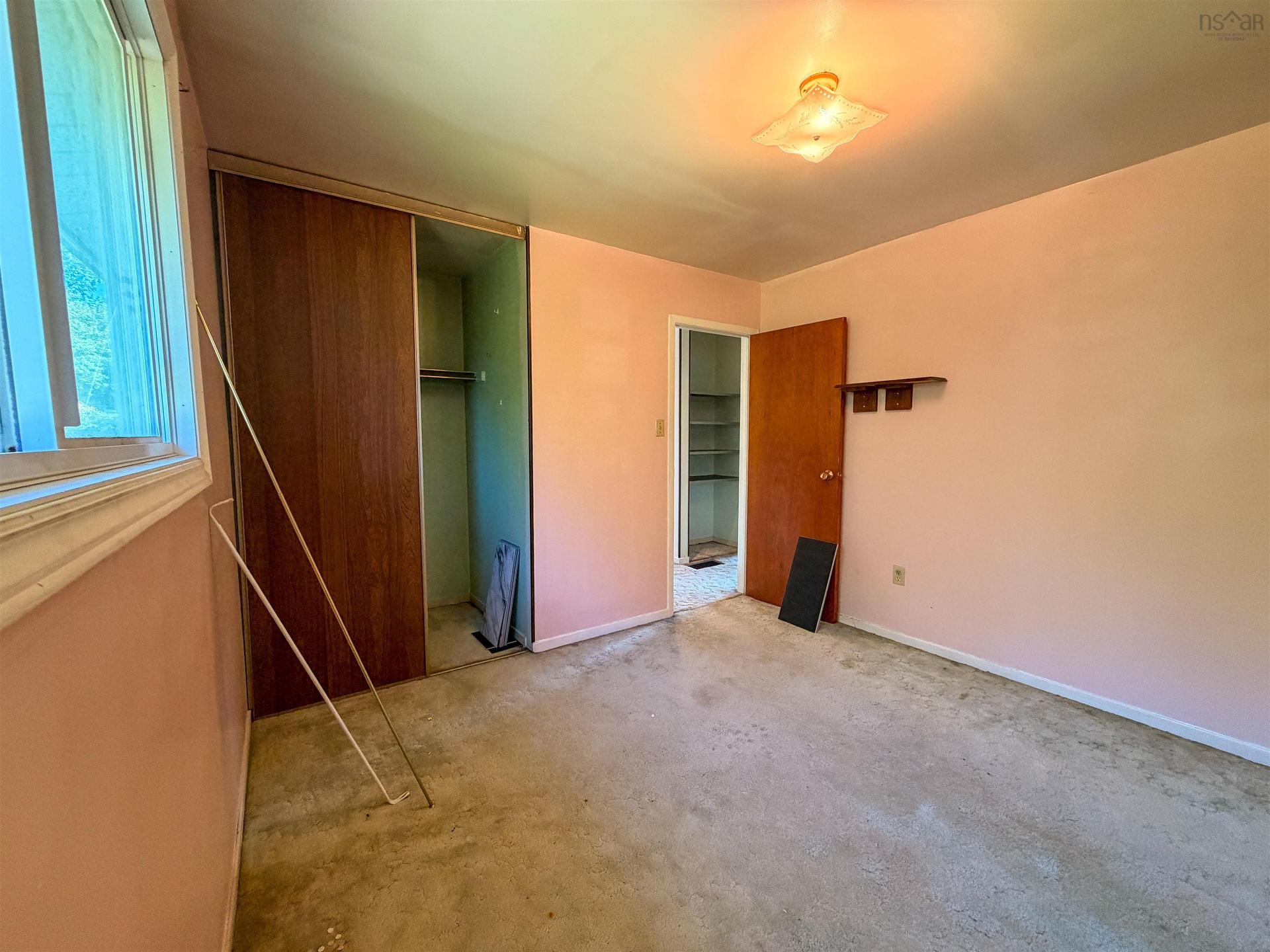 19 Brompton Road, Dartmouth, NS - Indoor Photo Showing Other Room