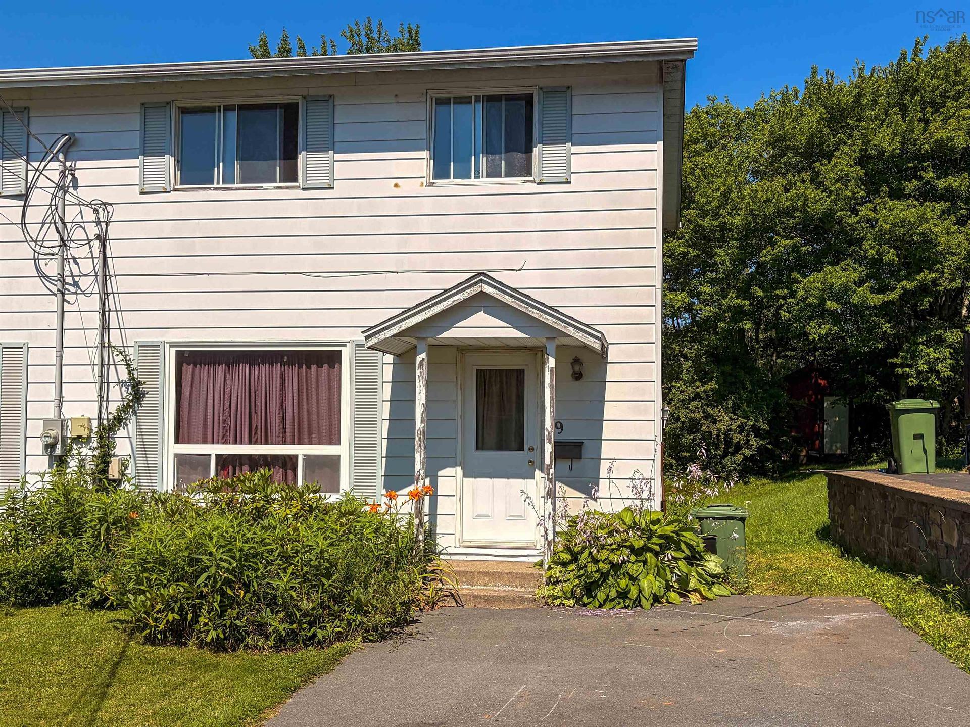 19 Brompton Road, Dartmouth, NS - Outdoor
