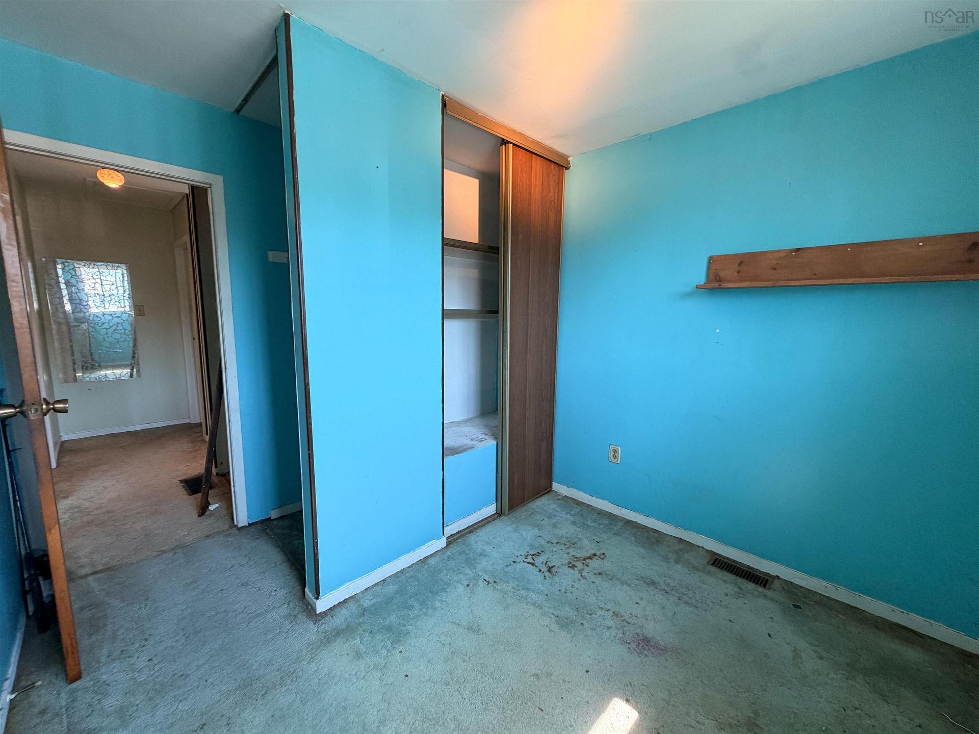 19 Brompton Road, Dartmouth, NS - Indoor Photo Showing Other Room