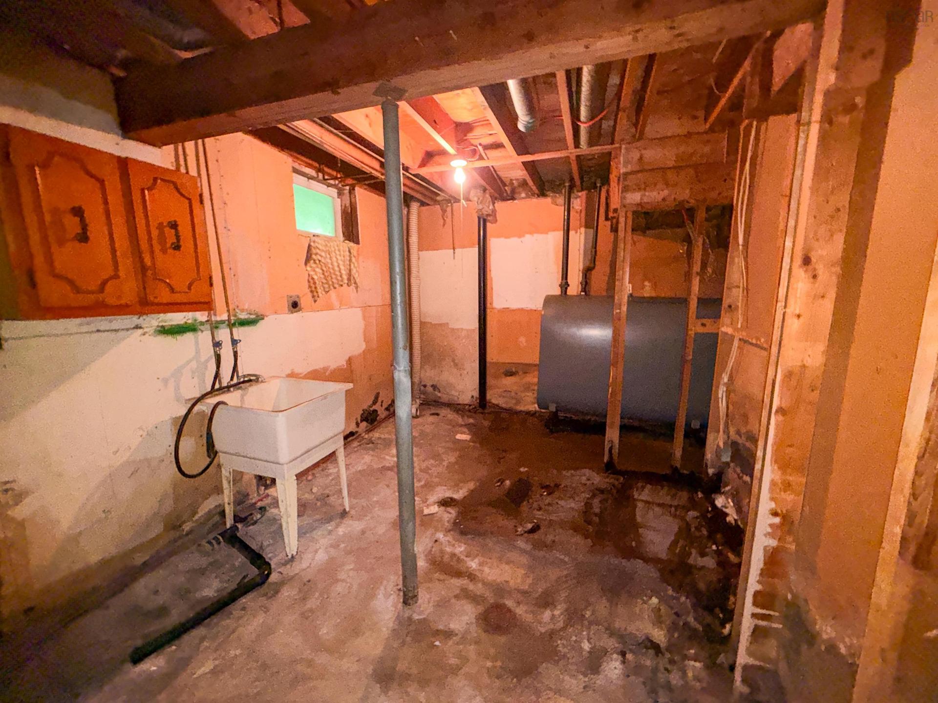 19 Brompton Road, Dartmouth, NS - Indoor