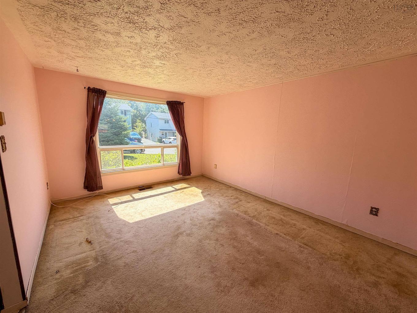 19 Brompton Road, Dartmouth, NS - Indoor Photo Showing Other Room
