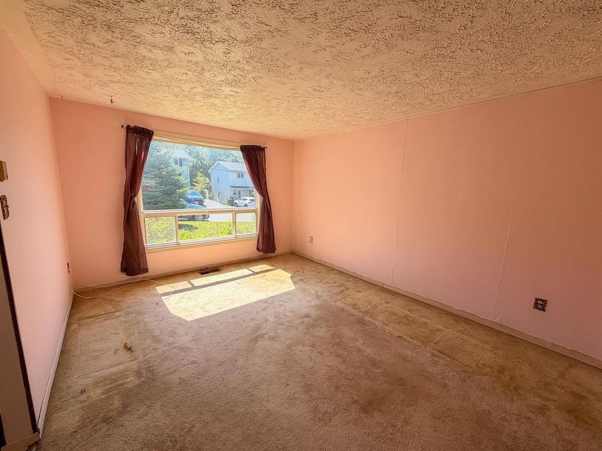 19 Brompton Road, Dartmouth, NS - Indoor Photo Showing Other Room