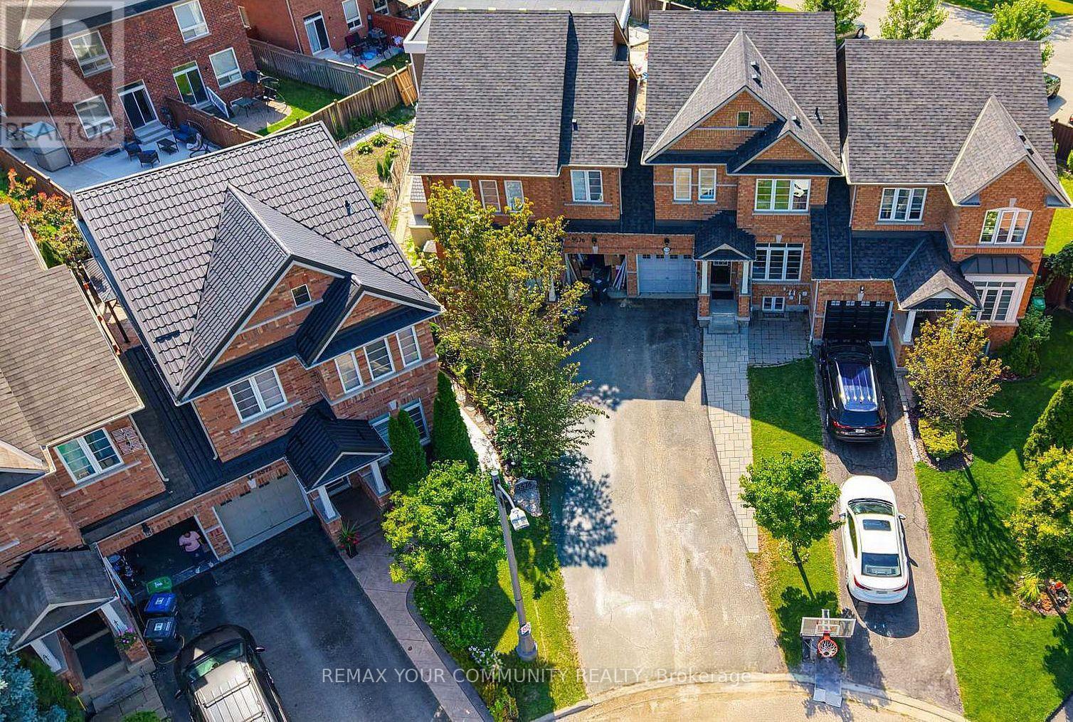 5578 Waterwind Crescent, Mississauga, ON - Outdoor With Facade