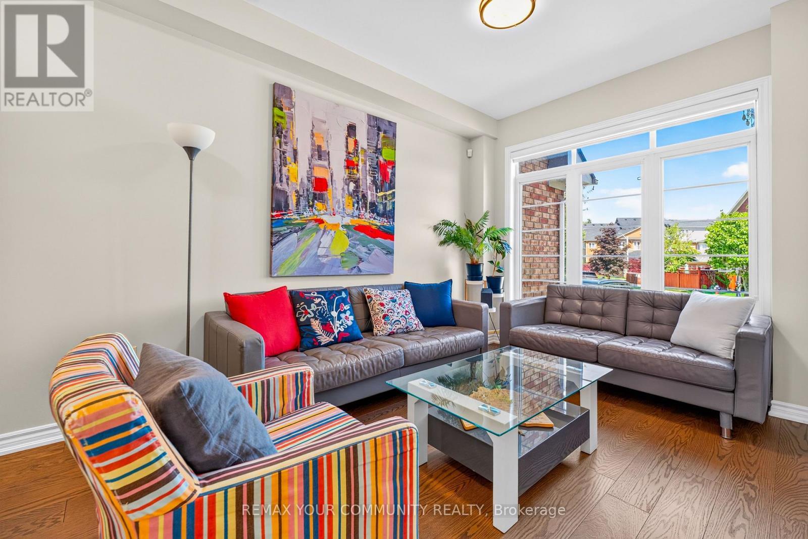 5578 Waterwind Crescent, Mississauga, ON - Indoor Photo Showing Living Room