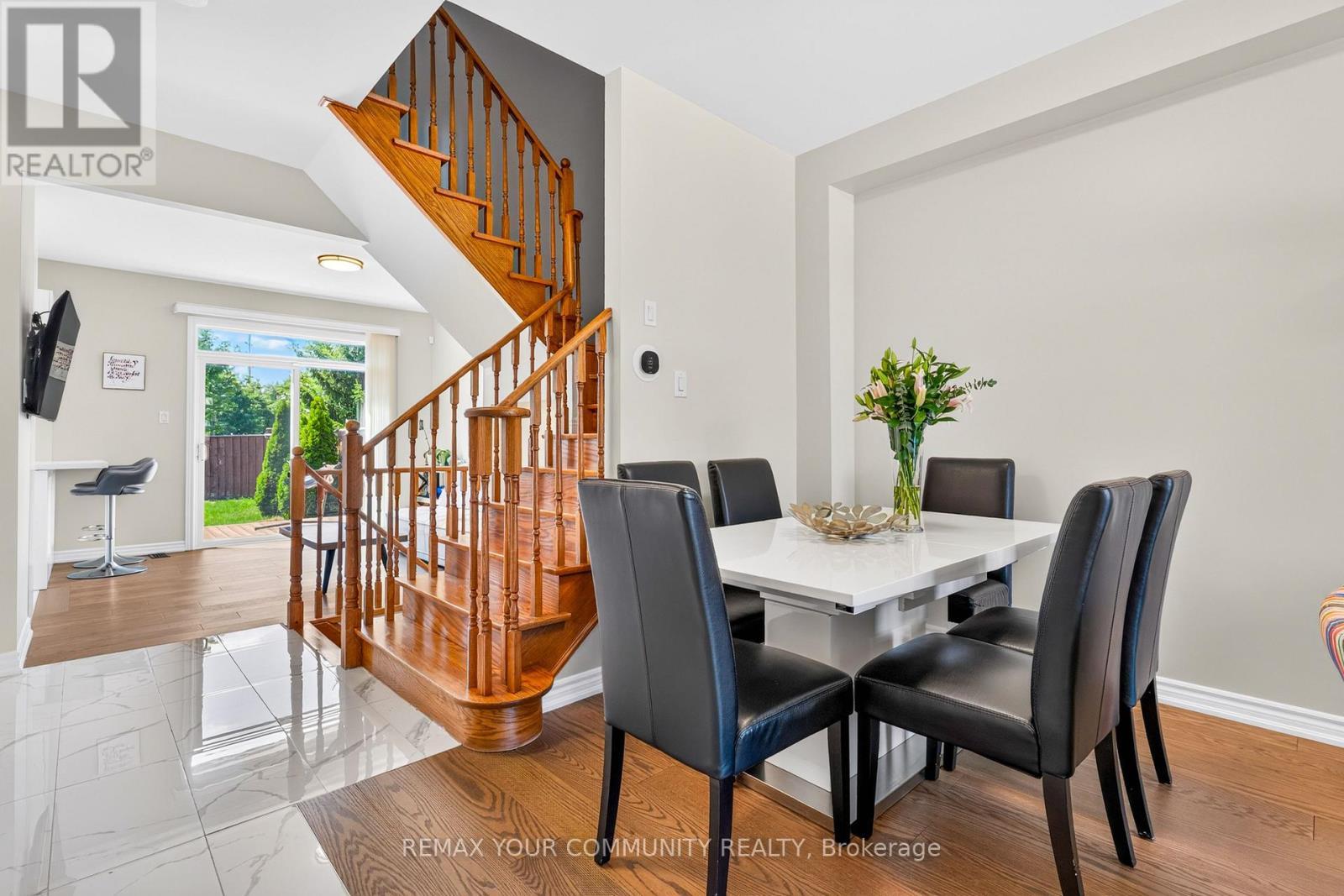 5578 Waterwind Crescent, Mississauga, ON - Indoor Photo Showing Dining Room