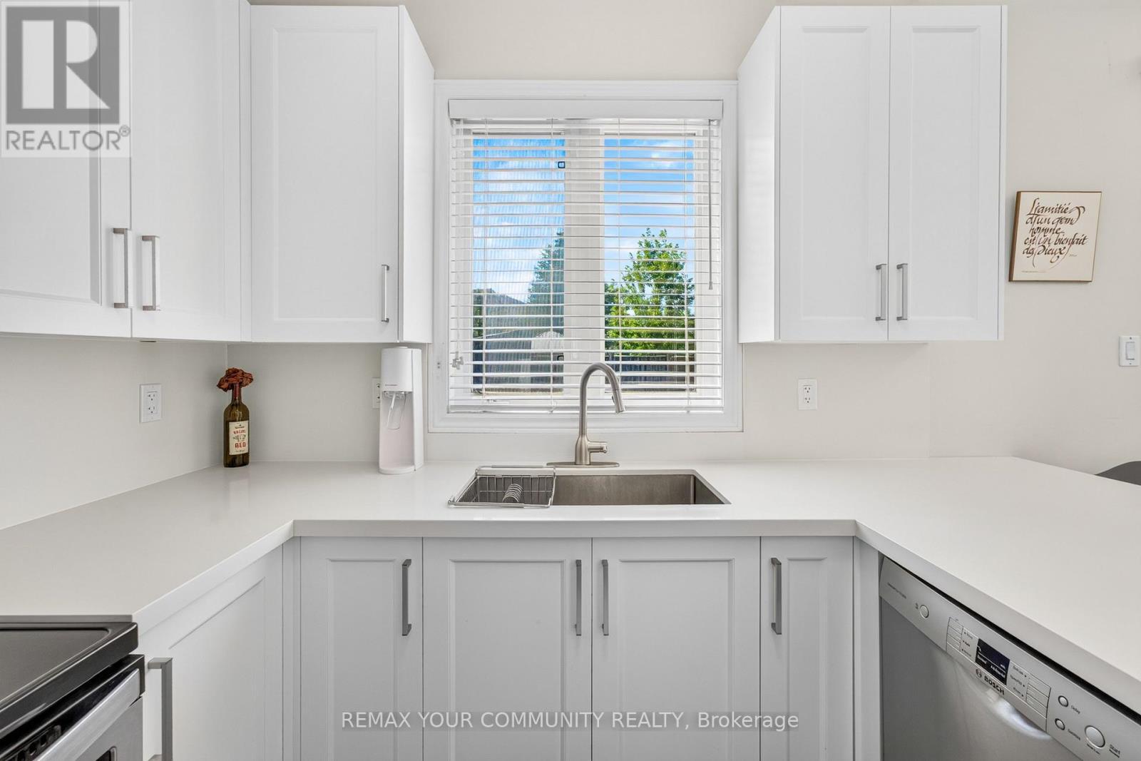 5578 Waterwind Crescent, Mississauga, ON - Indoor Photo Showing Kitchen
