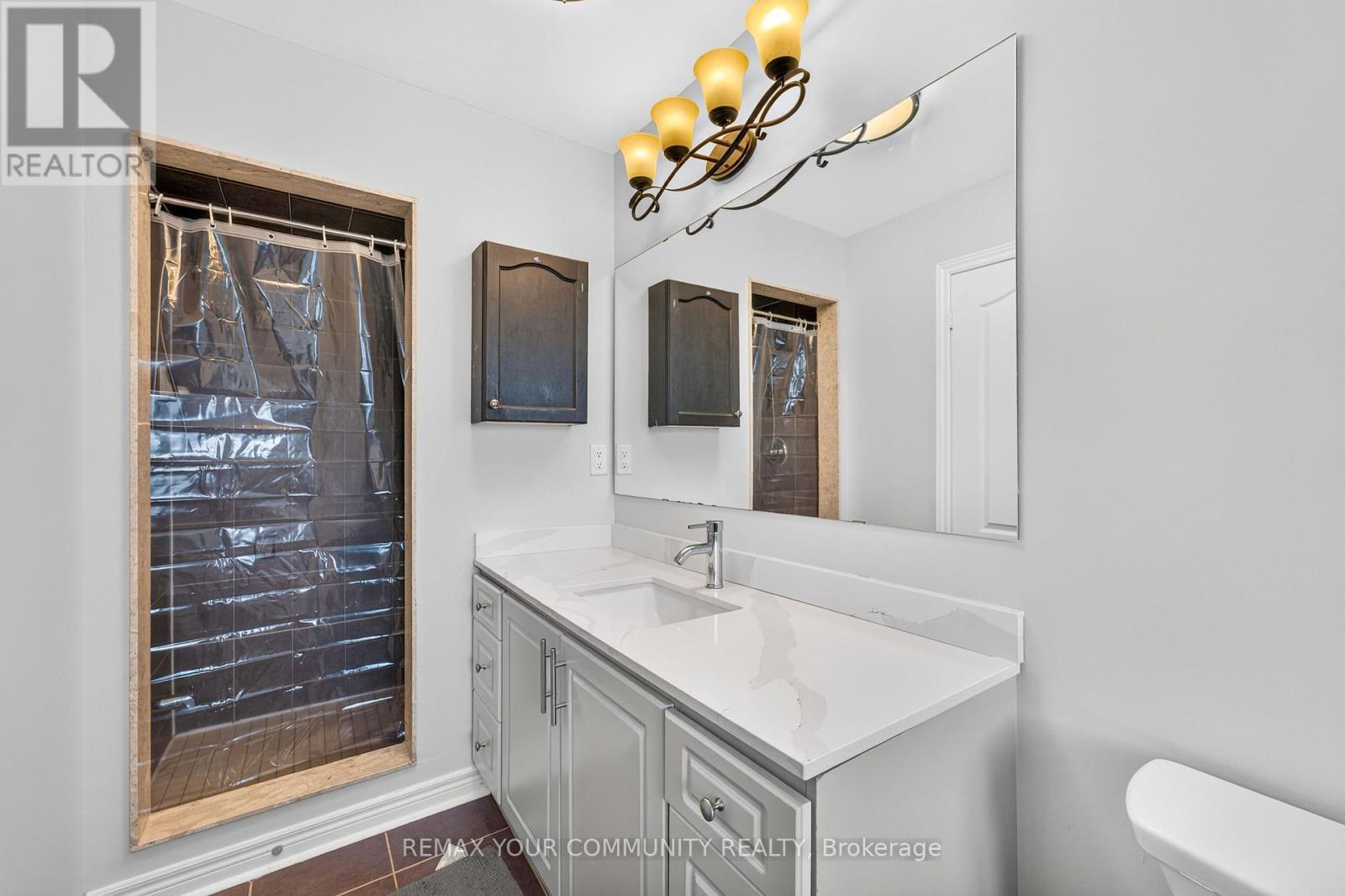 5578 Waterwind Crescent, Mississauga, ON - Indoor Photo Showing Bathroom