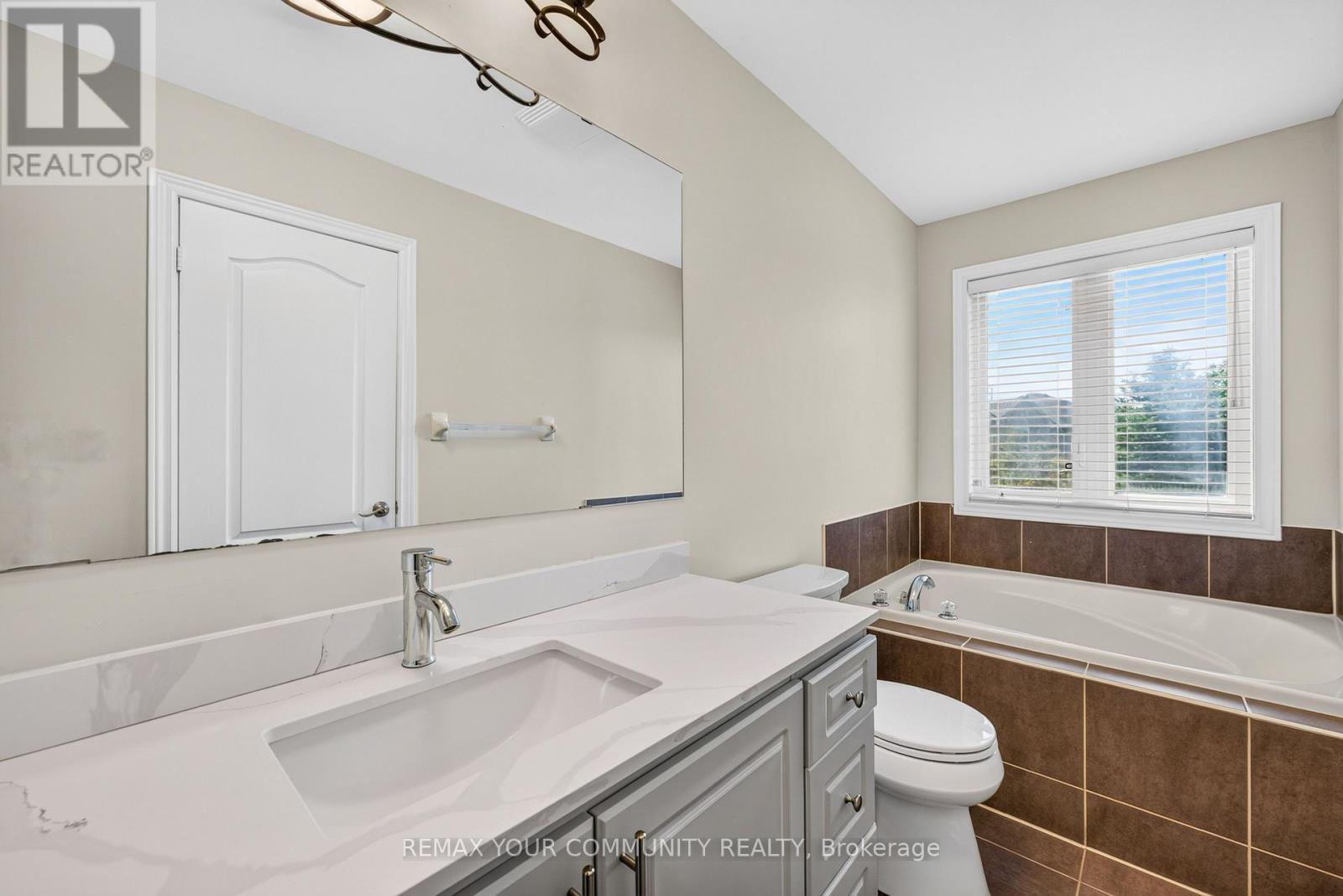 5578 Waterwind Crescent, Mississauga, ON - Indoor Photo Showing Bathroom