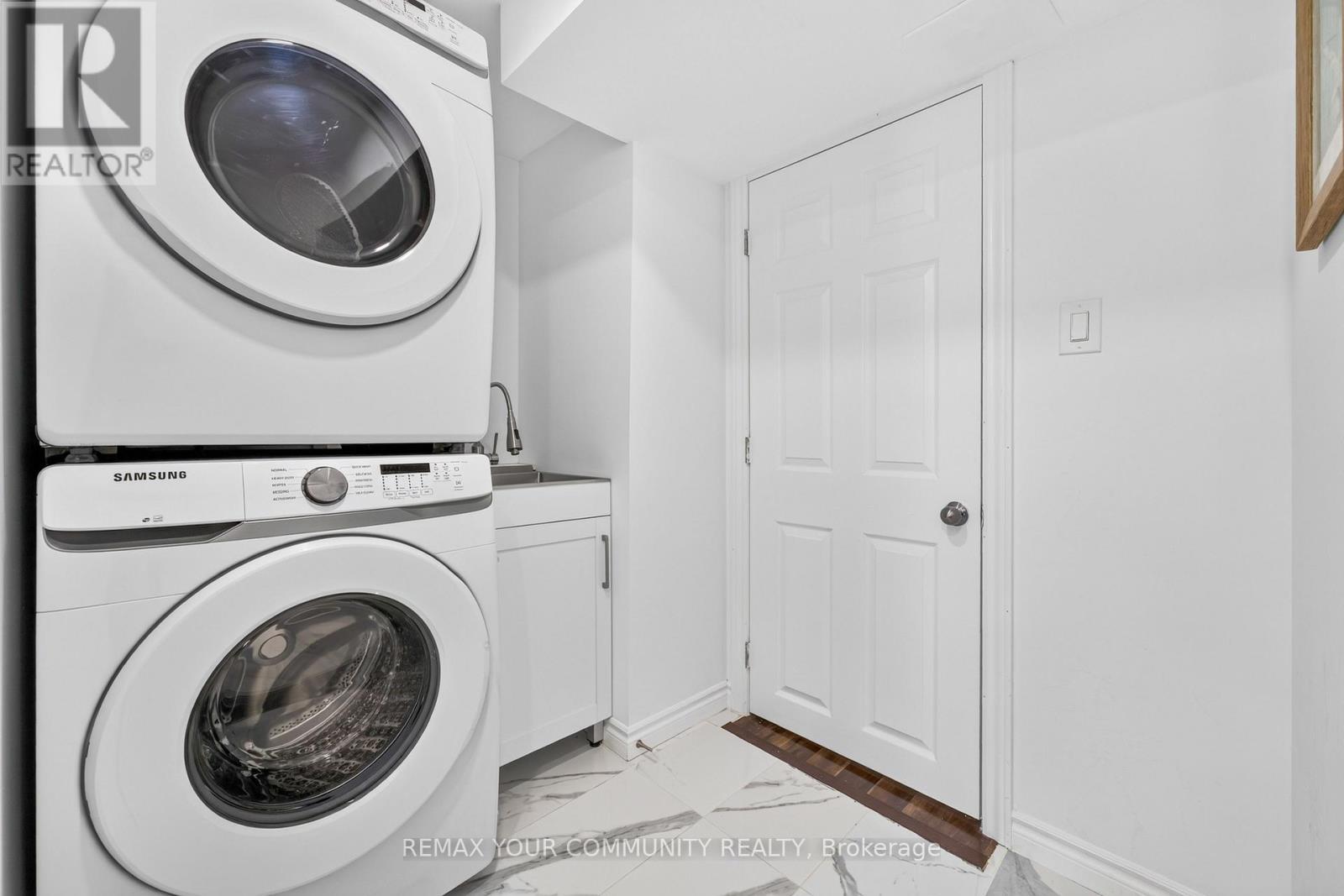 5578 Waterwind Crescent, Mississauga, ON - Indoor Photo Showing Laundry Room