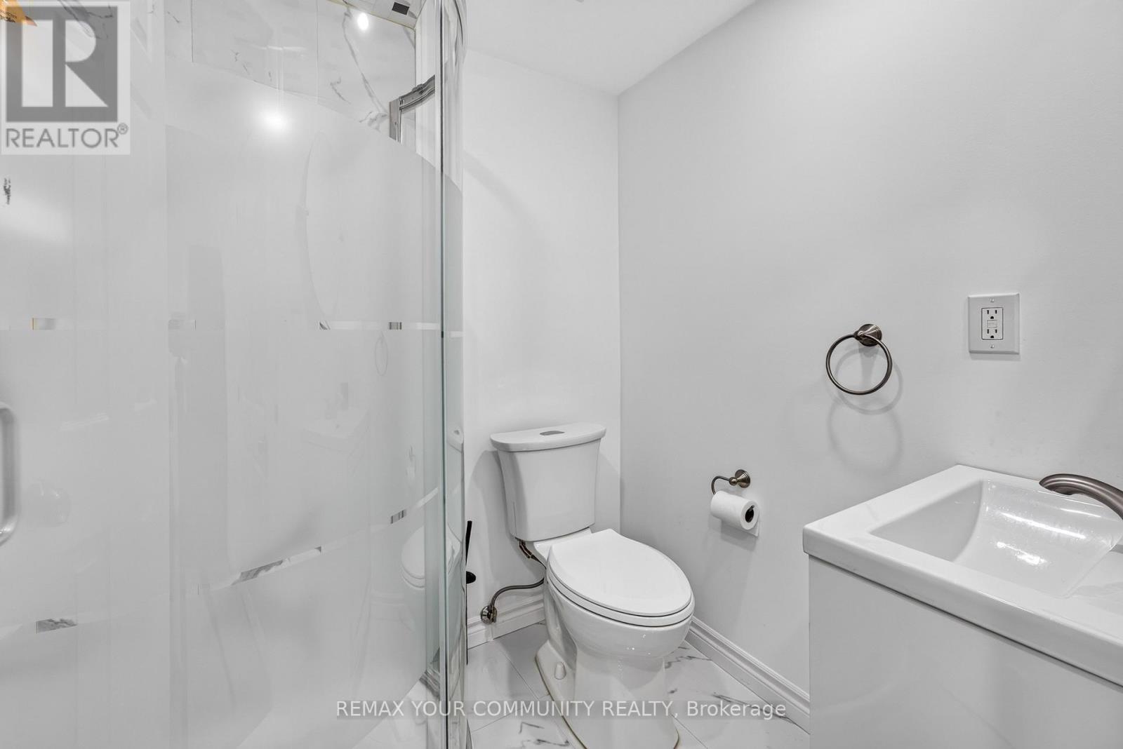 5578 Waterwind Crescent, Mississauga, ON - Indoor Photo Showing Bathroom