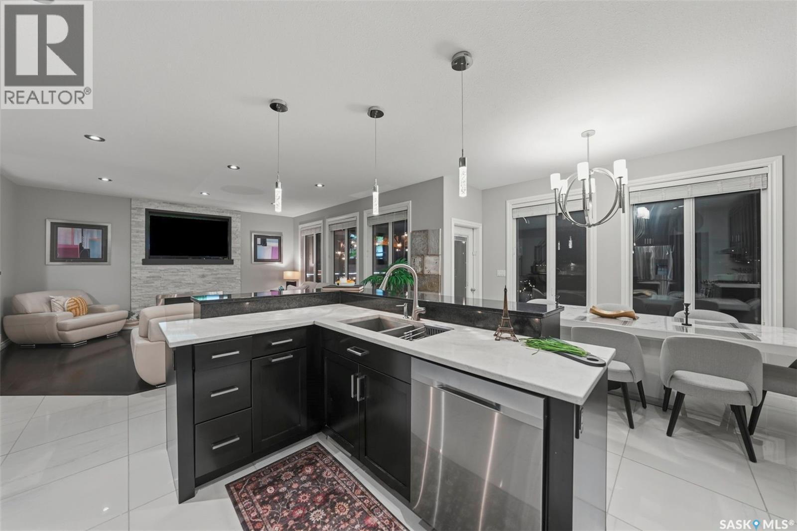 107 Schumacher Bay, Saskatoon, SK - Indoor Photo Showing Kitchen With Double Sink With Upgraded Kitchen