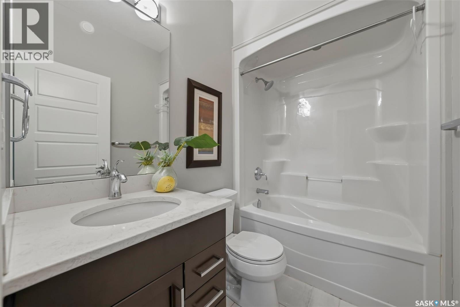 107 Schumacher Bay, Saskatoon, SK - Indoor Photo Showing Bathroom