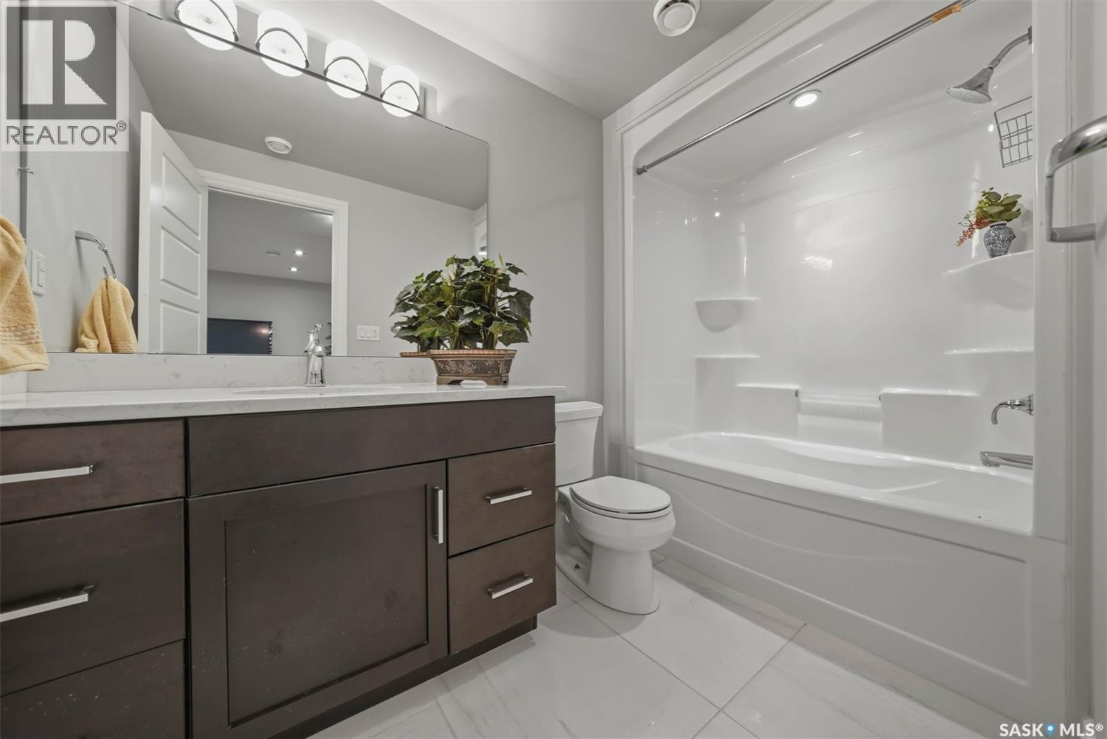 107 Schumacher Bay, Saskatoon, SK - Indoor Photo Showing Bathroom