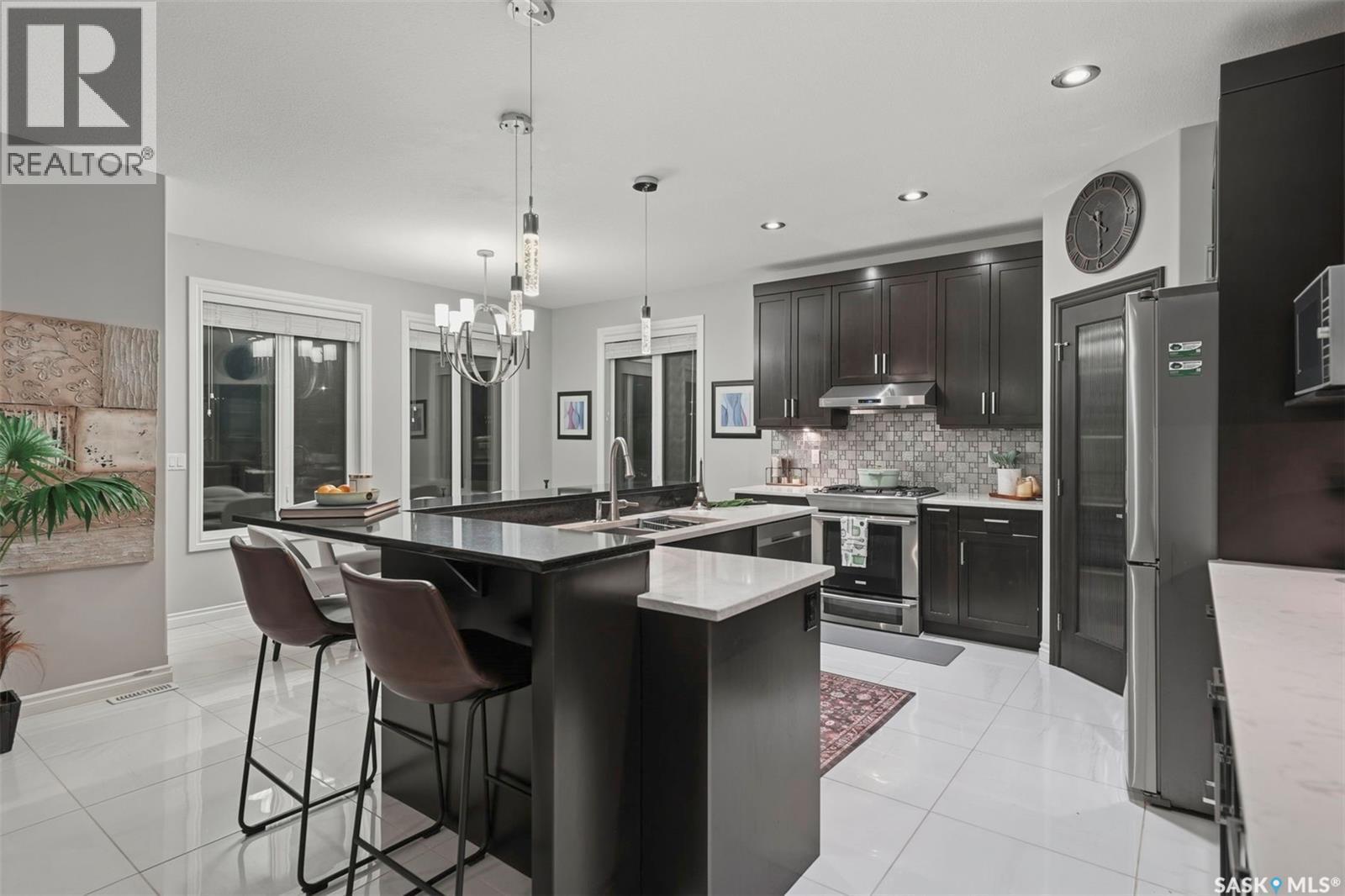 107 Schumacher Bay, Saskatoon, SK - Indoor Photo Showing Kitchen With Upgraded Kitchen