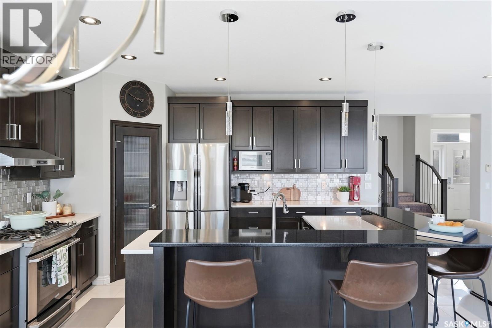 107 Schumacher Bay, Saskatoon, SK - Indoor Photo Showing Kitchen With Upgraded Kitchen