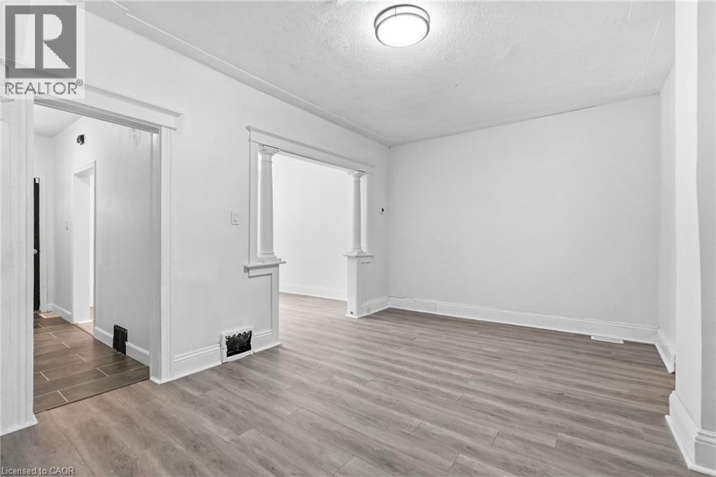 41 Barnesdale Avenue N, Hamilton, ON - Indoor Photo Showing Other Room
