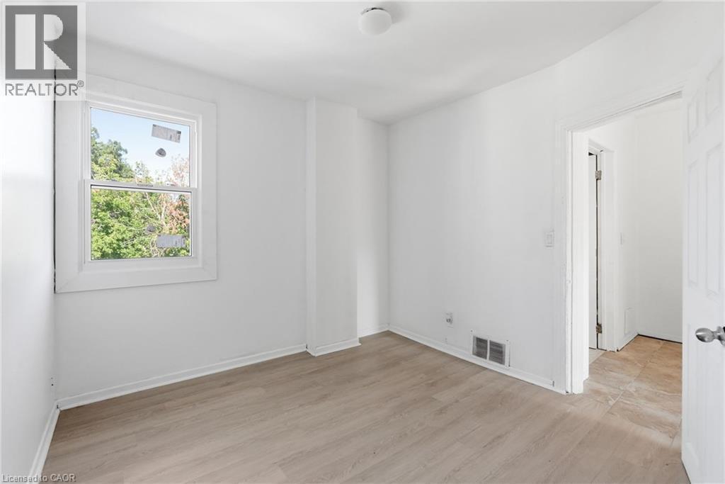 41 Barnesdale Avenue N, Hamilton, ON - Indoor Photo Showing Other Room