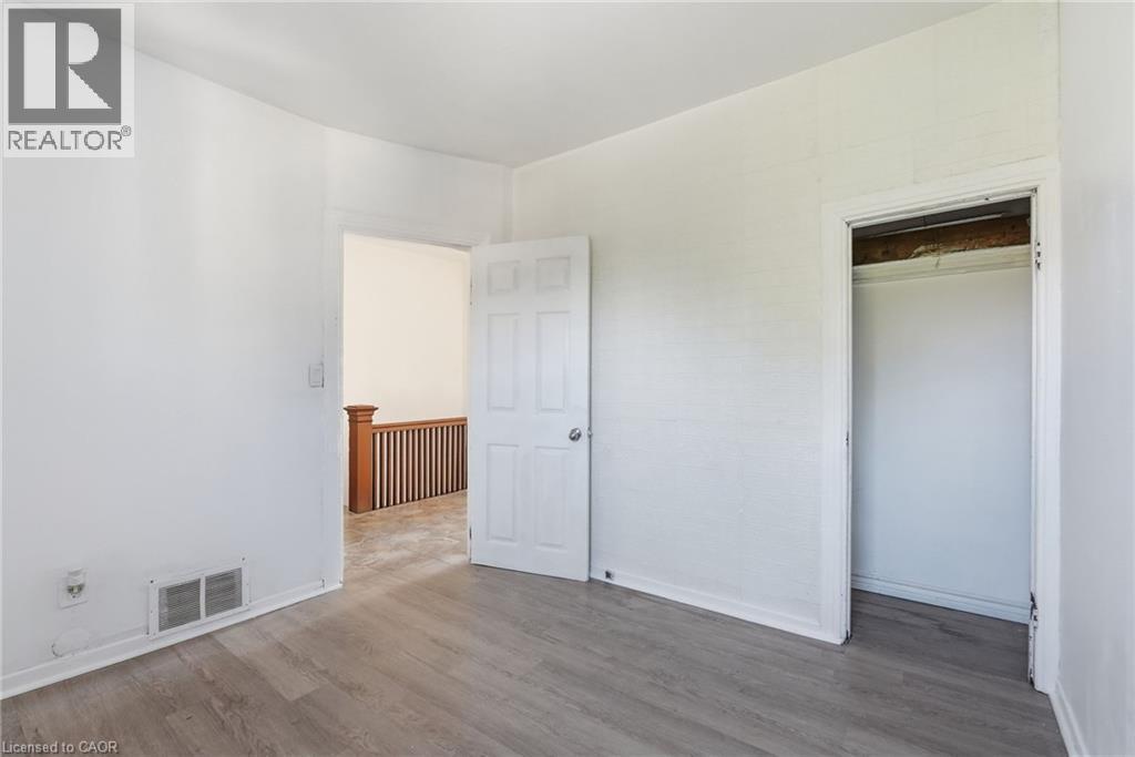 41 Barnesdale Avenue N, Hamilton, ON - Indoor Photo Showing Other Room