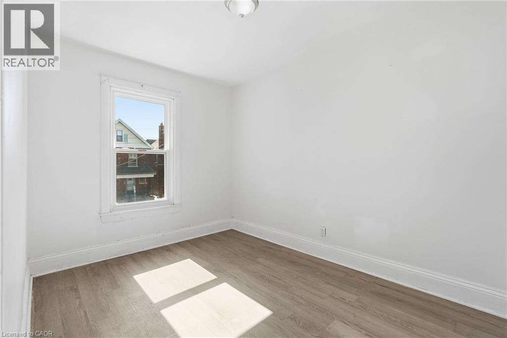 41 Barnesdale Avenue N, Hamilton, ON - Indoor Photo Showing Other Room