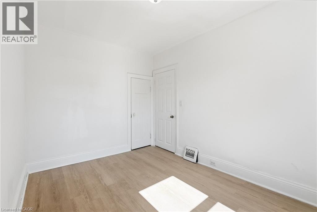 41 Barnesdale Avenue N, Hamilton, ON - Indoor Photo Showing Other Room
